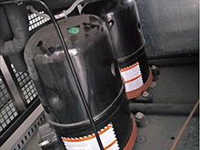 制冷系統(tǒng)維護(hù)現(xiàn)場